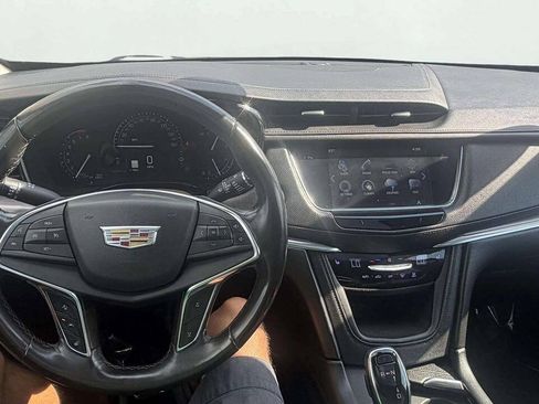 Used 2018 Cadillac XT5 Luxury w/ Driver Awareness Package AWD/4WD image 17