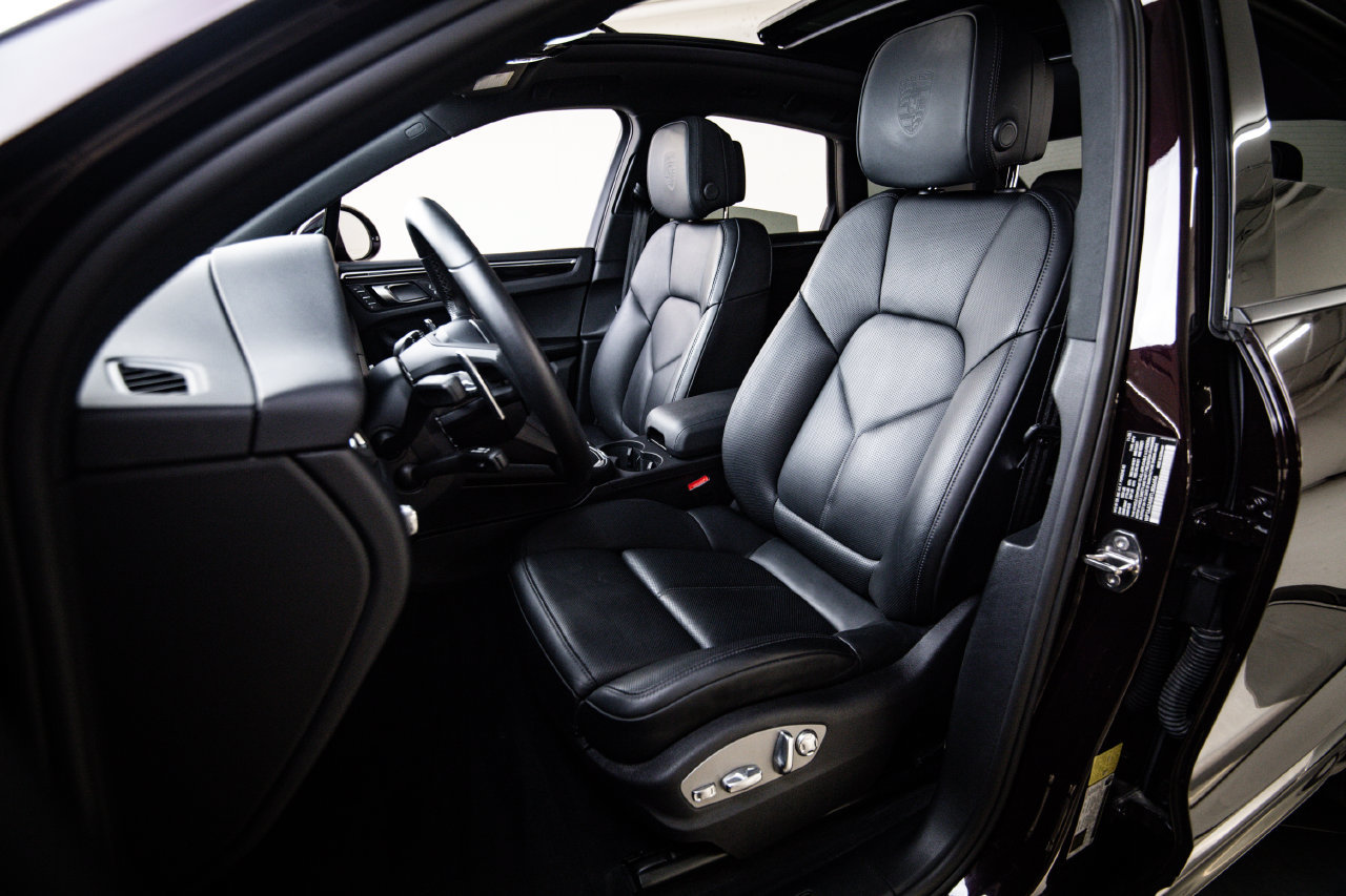 Certified 2026 Porsche Macan AWD/4WD image 5