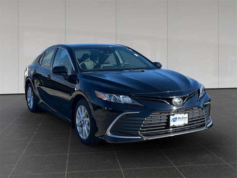 Used 2023 Toyota Camry LE image 7