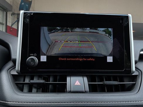 Used 2025 Toyota RAV4 XLE FWD image 31
