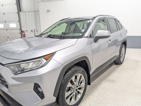 Used 2019 Toyota RAV4 Limited image 7