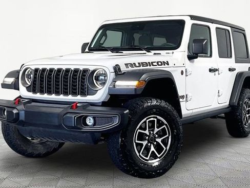 Used 2025 Jeep Wrangler Unlimited Rubicon AWD/4WD image 2