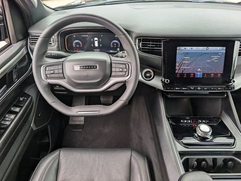 Used 2023 Jeep Wagoneer Series II RWD image 10