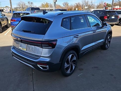 New 2026 Volkswagen Taos SE image 5