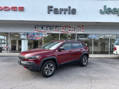 Used 2019 Jeep Cherokee Trailhawk AWD/4WD image 1