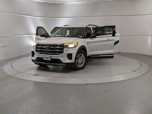 New 2025 Ford Explorer Active image 12