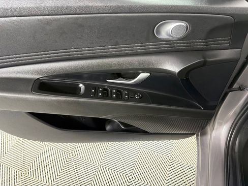 Used 2022 Hyundai Elantra SEL w/ Convenience Package FWD image 11