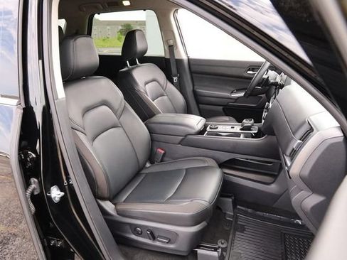 Certified 2025 Nissan Pathfinder SL AWD/4WD image 28