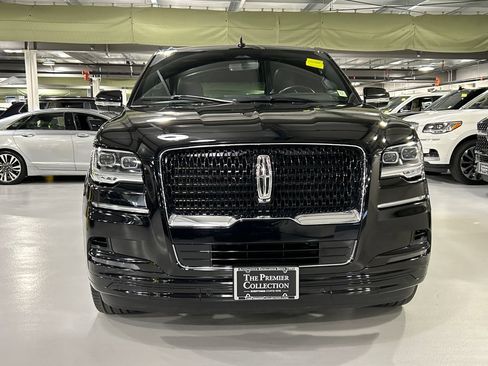 Used 2023 Lincoln Navigator Reserve AWD/4WD image 6