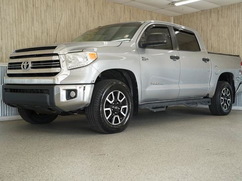 Used 2017 Toyota Tundra SR5 w/ SR5 Upgrade Package AWD/4WD image 4