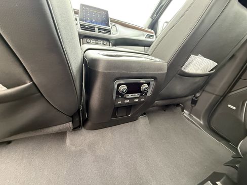 Used 2023 Chevrolet Suburban High Country w/ Premium Package 2 AWD/4WD image 17