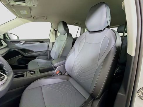New 2026 Volkswagen Tiguan SE FWD image 11