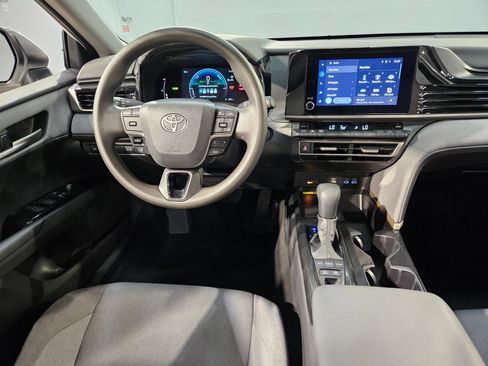 Used 2025 Toyota Camry LE w/ Convenience Package FWD image 9