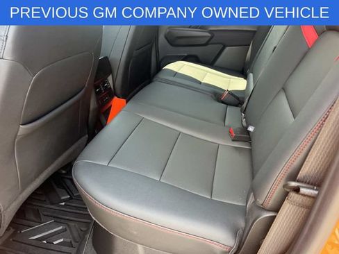 Used 2025 Chevrolet Colorado Z71 w/ Technology Package AWD/4WD image 11