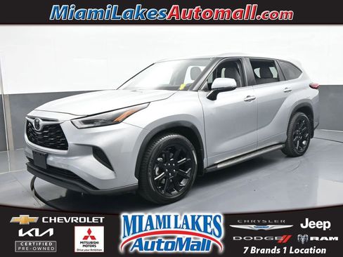 Used 2022 Toyota Highlander L image 1