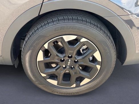 Used 2025 Kia Sorento S w/ Panoramic Sunroof Package FWD image 4