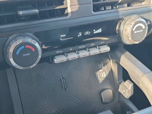 Certified 2025 Toyota Tacoma SR5 AWD/4WD image 20