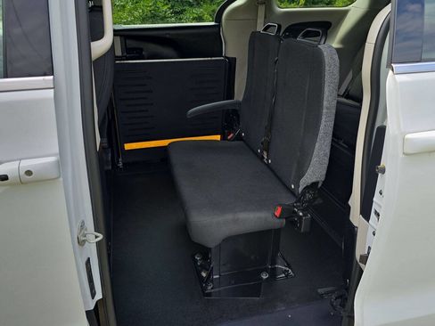 Used 2024 Chrysler Voyager LX image 22