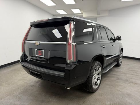 Used 2017 Cadillac Escalade Luxury AWD/4WD image 11