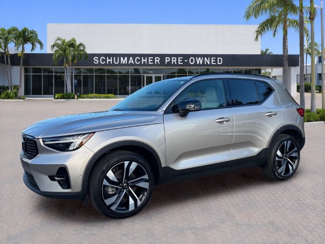 Certified 2024 Volvo XC40 B5 Plus AWD/4WD image 3
