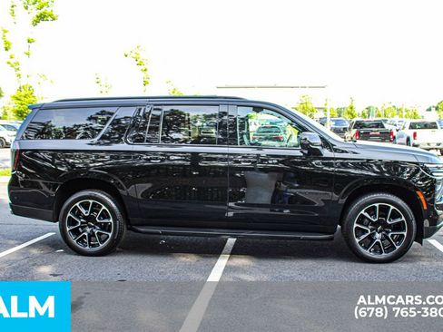 Used 2026 Chevrolet Suburban RST w/ Comfort Package AWD/4WD image 9