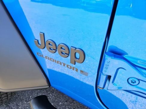 Used 2023 Jeep Gladiator Sport w/ Trailer Tow Package AWD/4WD image 11