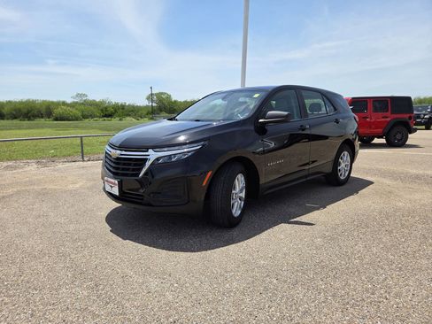 Used 2024 Chevrolet Equinox LS FWD image 3