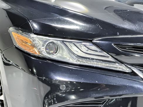 Used 2018 Toyota Camry XSE FWD image 12
