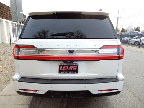 Used 2019 Lincoln Navigator Reserve image 6