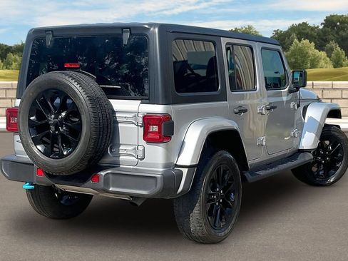 Used 2023 Jeep Wrangler Unlimited Sahara AWD/4WD image 12