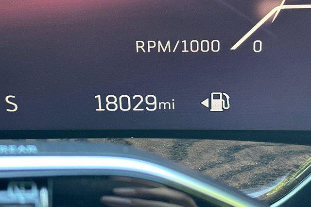Certified 2025 Cadillac Escalade ESV Premium Luxury Platinum AWD/4WD image 25