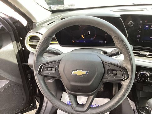 Used 2024 Chevrolet Trax LT image 15