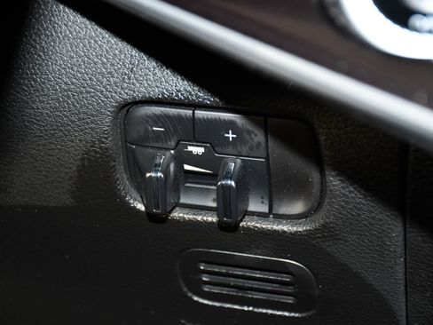 Used 2024 Jeep Wagoneer 4WD w/ HD Trailer Tow Package image 33