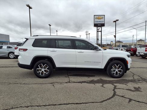 Used 2023 Jeep Grand Cherokee L Limited image 19