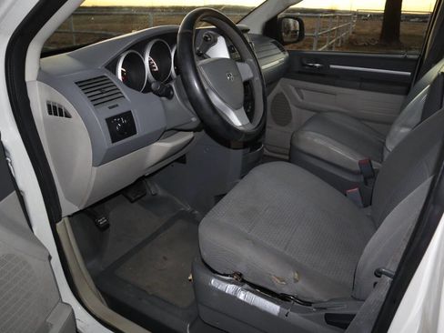 Used 2010 Dodge Grand Caravan SE w/ Climate Group image 30