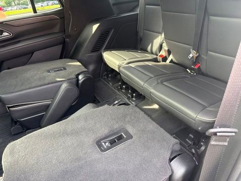 Used 2023 GMC Yukon SLT w/ SLT Luxury Package AWD/4WD image 23