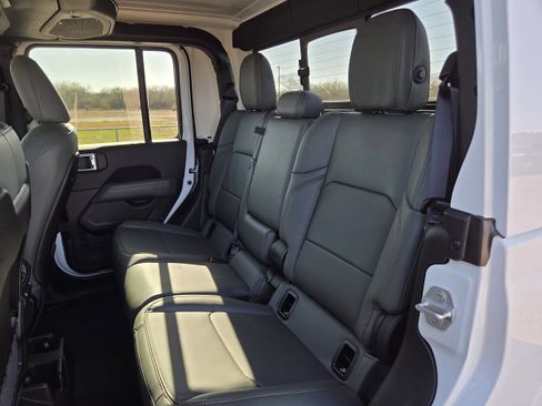 New 2026 Jeep Gladiator Mojave image 25