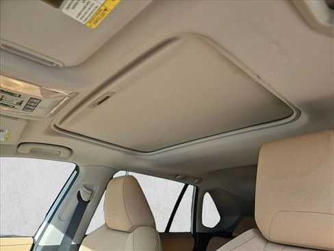 Used 2021 Toyota RAV4 XLE w/ Convenience Package FWD image 14