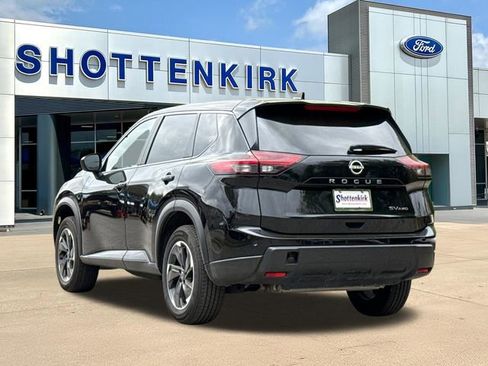Used 2024 Nissan Rogue SV image 5