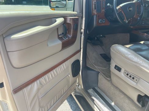 Used 2011 Chevrolet Express 2500 Extended RWD image 26