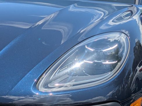 Used 2022 Porsche Macan AWD/4WD image 9