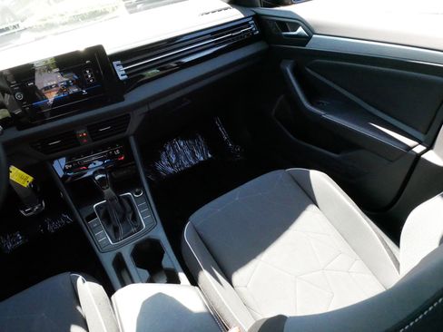 Certified 2025 Volkswagen Jetta Sport FWD image 12