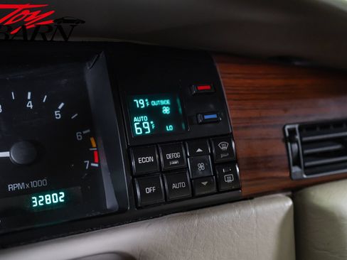 Used 1993 Cadillac Eldorado Touring FWD image 32