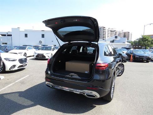 Used 2024 Mercedes-Benz GLC 300 4MATIC image 32