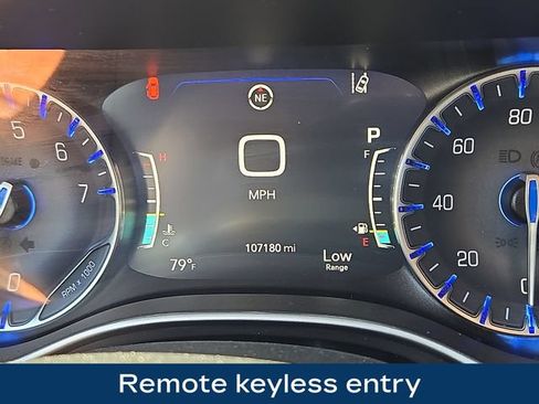 Used 2021 Chrysler Pacifica Touring AWD/4WD image 6