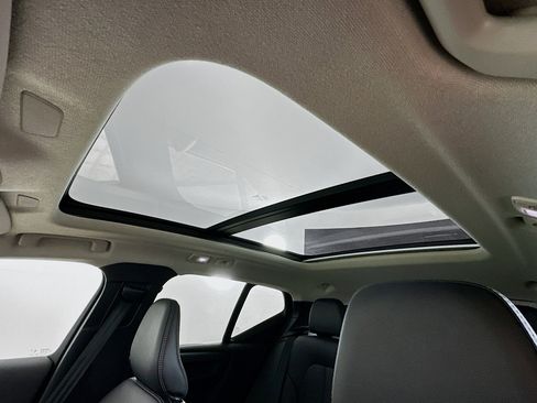 Used 2025 Volvo XC40 B5 Plus image 26