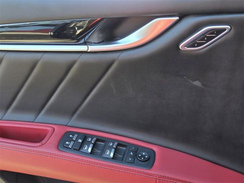 Used 2022 Maserati Ghibli Modena Q4 image 32