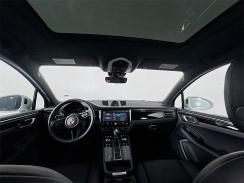 New 2026 Porsche Macan Base image 35