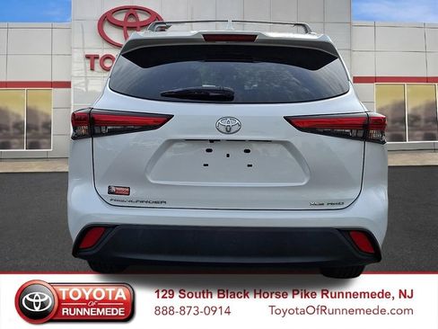 Used 2023 Toyota Highlander XLE AWD/4WD image 5