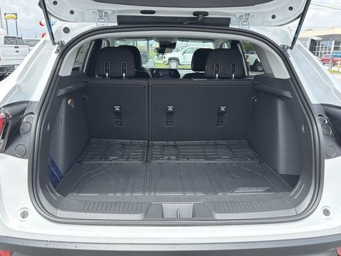 New 2026 Chevrolet Trax LS w/ LS Convenience Package FWD image 16